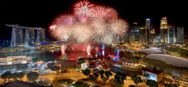 location-fireworks-PARKROYAL-COLLECTION-Marina-Bay-Singapore-Honeymoon-Packages-.jpg