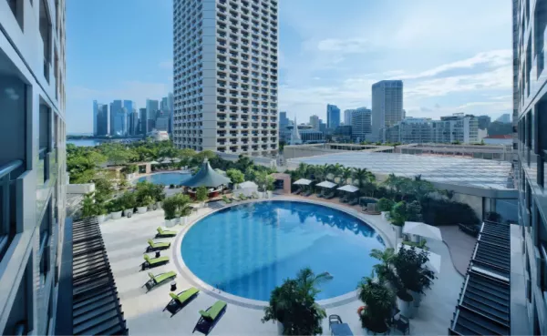a5g8-fairmont-singapore-pool-975x600.png