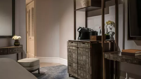 DELUXE ROOM FOUR SEASONS 4.jpg