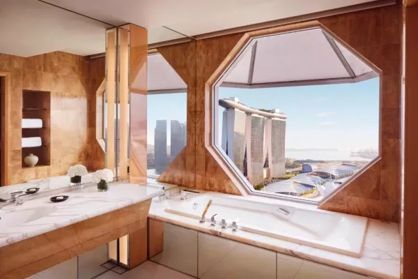 DELUXE MARINA BAY VIEW BATHROOM - RITZ.jpg