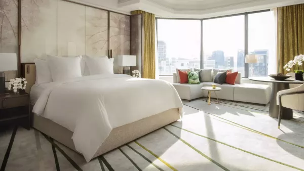 ROYAL SUITE 1 BEDROOM BEDROOM.jpg