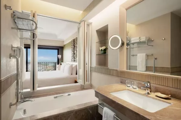Panoramic Twin Room with Sea View BATH.jpg
