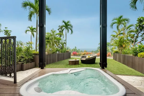 deluxe-sea-view-suite (1).jpg