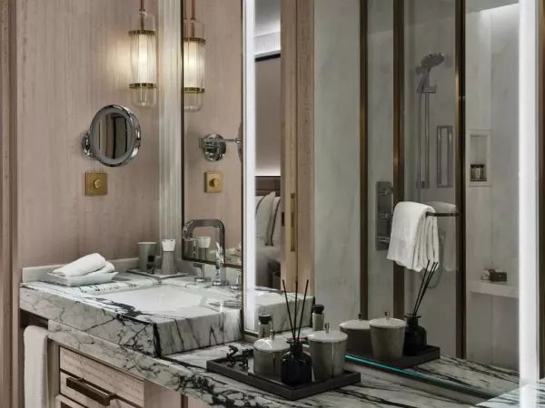 SANDS PREMIER CITY VIEW BATHROOM   MBS.jpg