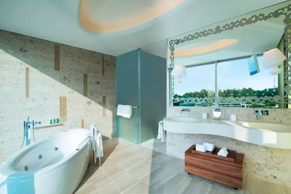 fantastic-suite-bathroom.jpg