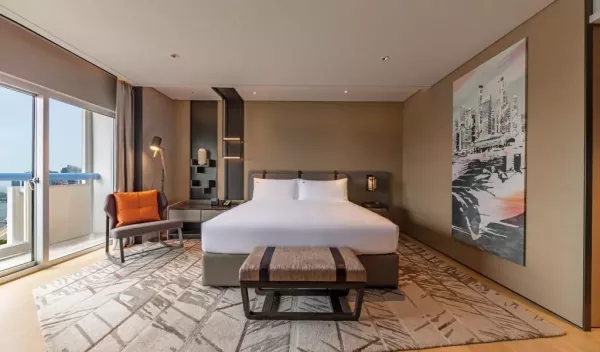 SWISS EXECUTIVE ROOM BED.jpg