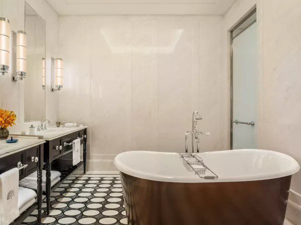 COURTYARD SUITE BEDROOM 1.jpg