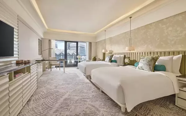 PREMIER ROOM W BALCONY MO.jpg