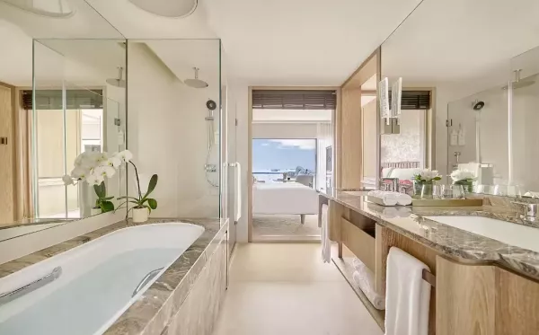 SEA VIEW BATHROOM MO.jpg