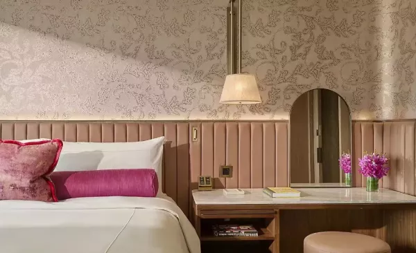 MARINA BAY SUITE BEDROOM MO.jpg