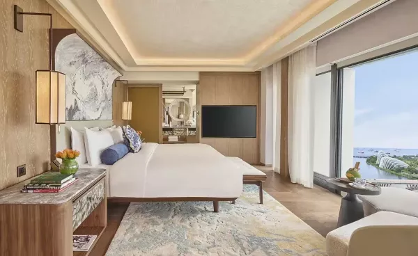 PRESIDENTIAL SUITE BEDROOM MO .jpg