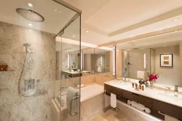 DELUXE ROOM BATHROOM CONRAD.jpg