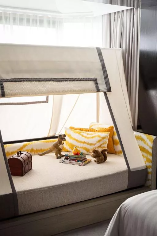 DELUXE FAMILY ROOM 1.jpg