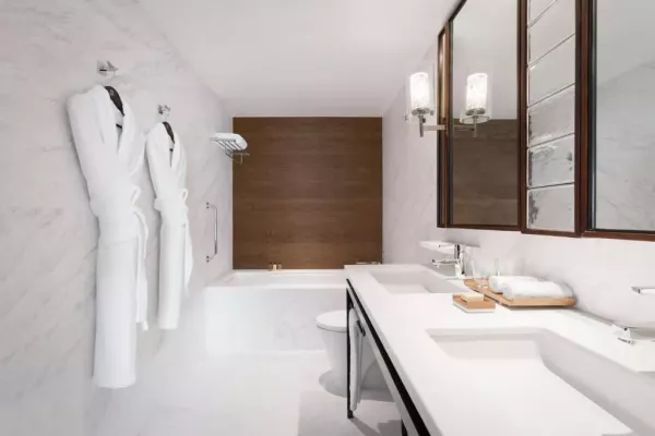 HORIZON CLUB JUNIOR SUITE BATHROOM.jpg