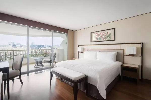 Garden Wing One Bedroom Suite King.jpg