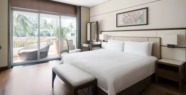 Garden Wing Premier Balcony Suite bedroom .jpg