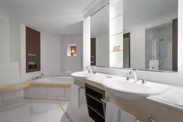 Valley Wing Deluxe King Room bathroom.jpg