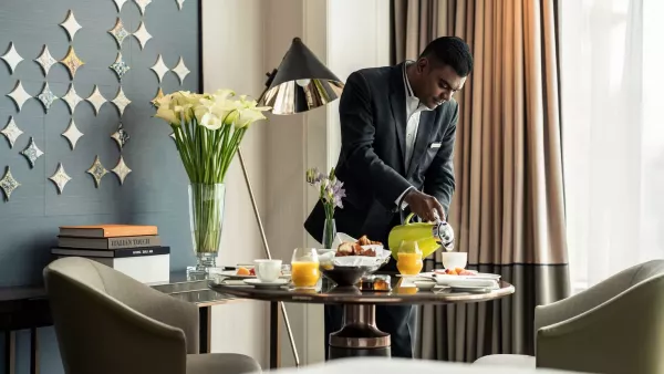 DELUXE ROOM FOUR SEASONS 1.jpg